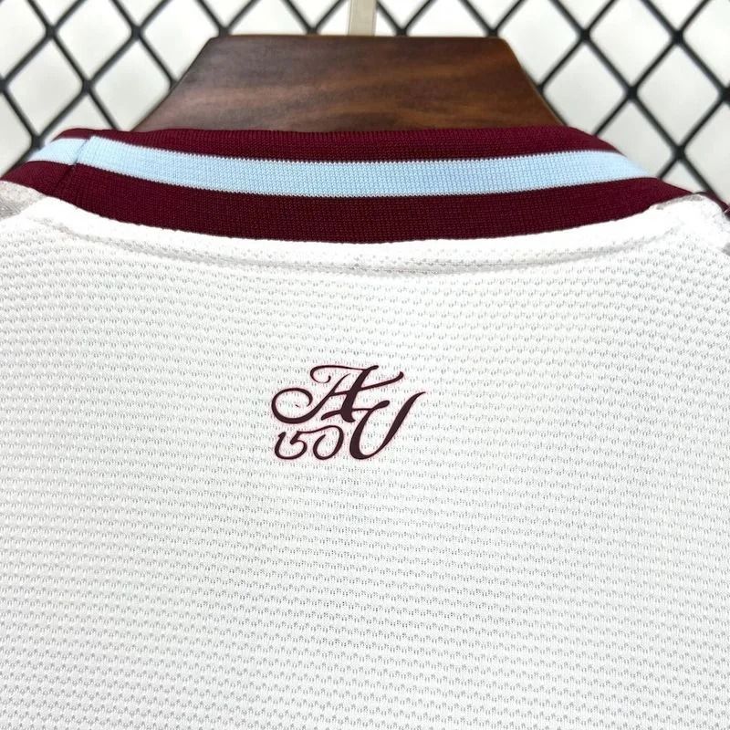 Aston Villa 2025-2026 third away image 4
