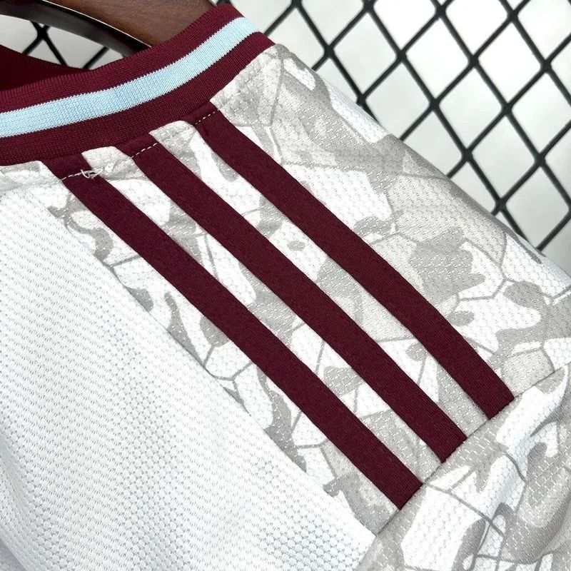 Aston Villa 2025-2026 third away image 5