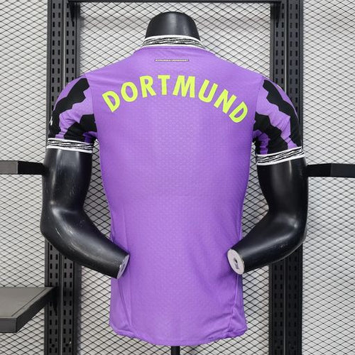 BVB Dortmund 2025-2026 Goalkeeper player image 2