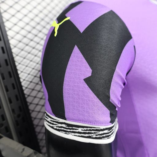 BVB Dortmund 2025-2026 Goalkeeper player image 7