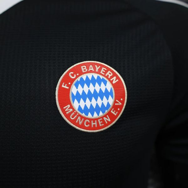 Bayern M?nchen 2024-2025 Goalkeeper player image 5