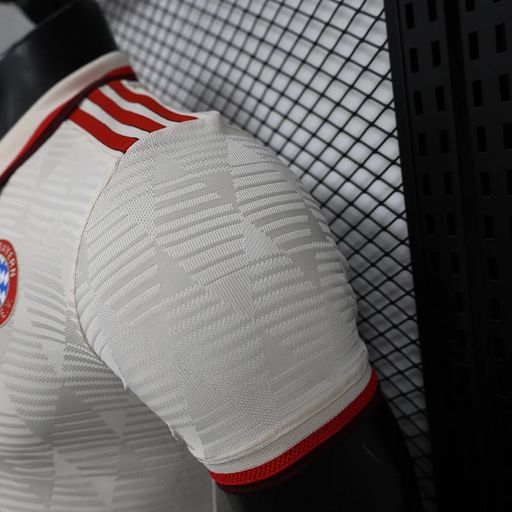 Bayern M?nchen 2024-2025 second away player image 7