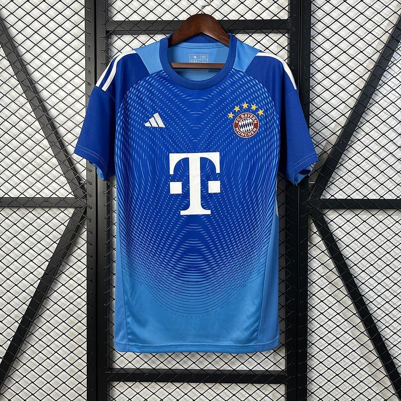 Bayern M?nchen 2025-2026 goalkeeper