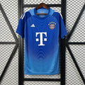 Bayern M?nchen 2025-2026 goalkeeper