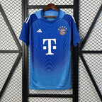Bayern M?nchen 2025-2026 goalkeeper