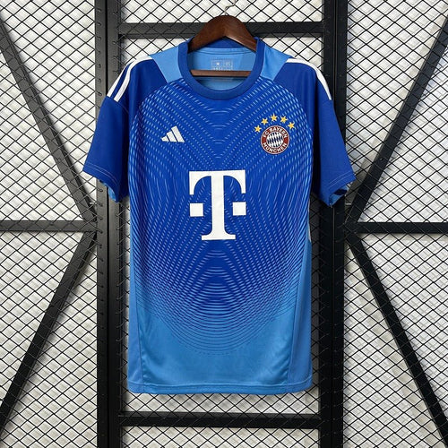 Bayern M?nchen 2025-2026 goalkeeper