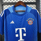 Bayern M?nchen 2025-2026 goalkeeper image 3