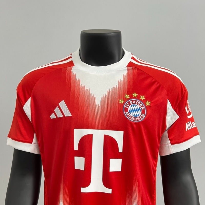 Bayern M?nchen 2025-2026 home image 3