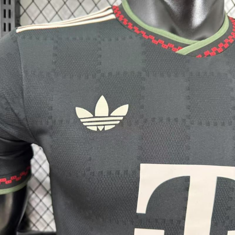 Bayern M?nchen 2025-2026 third away player image 4