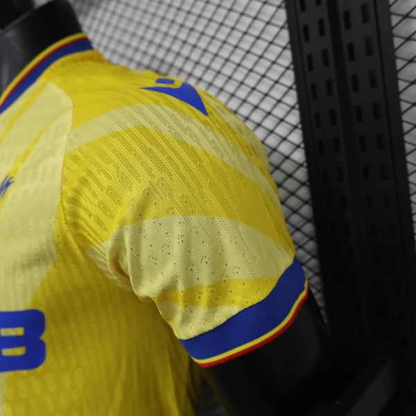 Crystal Palace 2024-2025 away player image 6