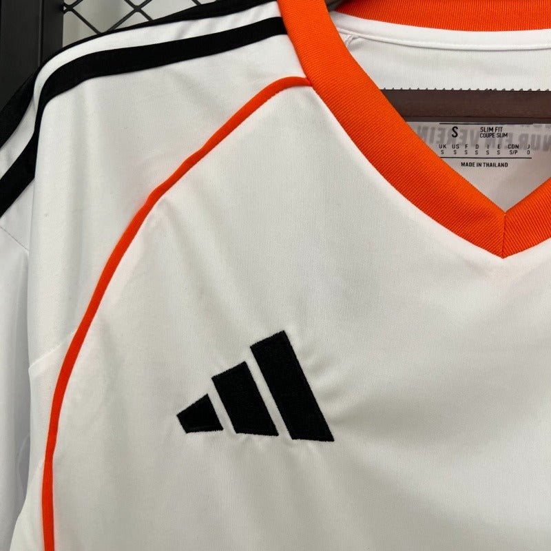 Eintracht Frankfurt 2025-2026 home image 6