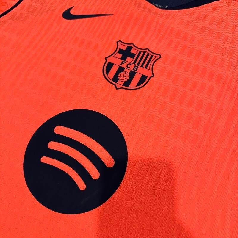 FC Barcelona 2025-2026 second away player image 6