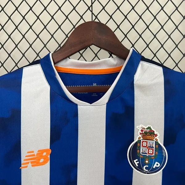 FC Porto 2024-2025 home image 3
