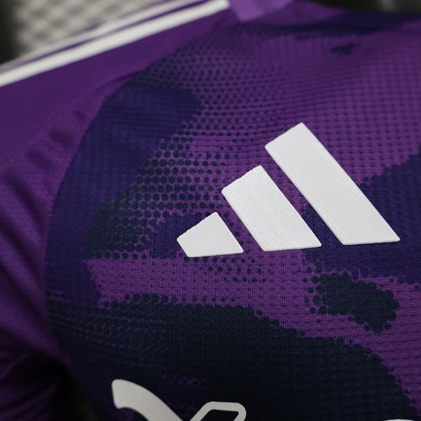 Fulham FC 2024-2025 second away player image 8