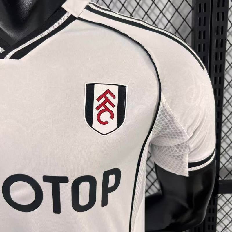 Fulham FC 2025-2026 home player image 6