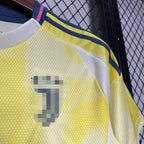 Juventus 2024-2025 away image 3