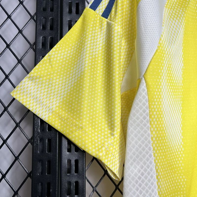 Juventus 2024-2025 away image 5