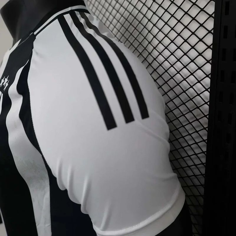 Juventus 2024-2025 home player image 4