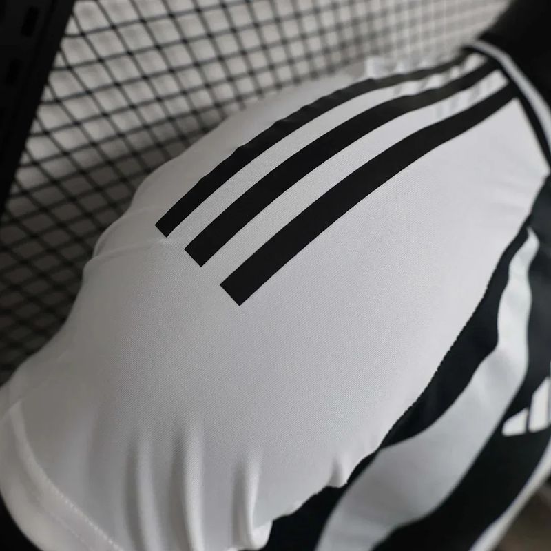 Juventus 2024-2025 home player image 5