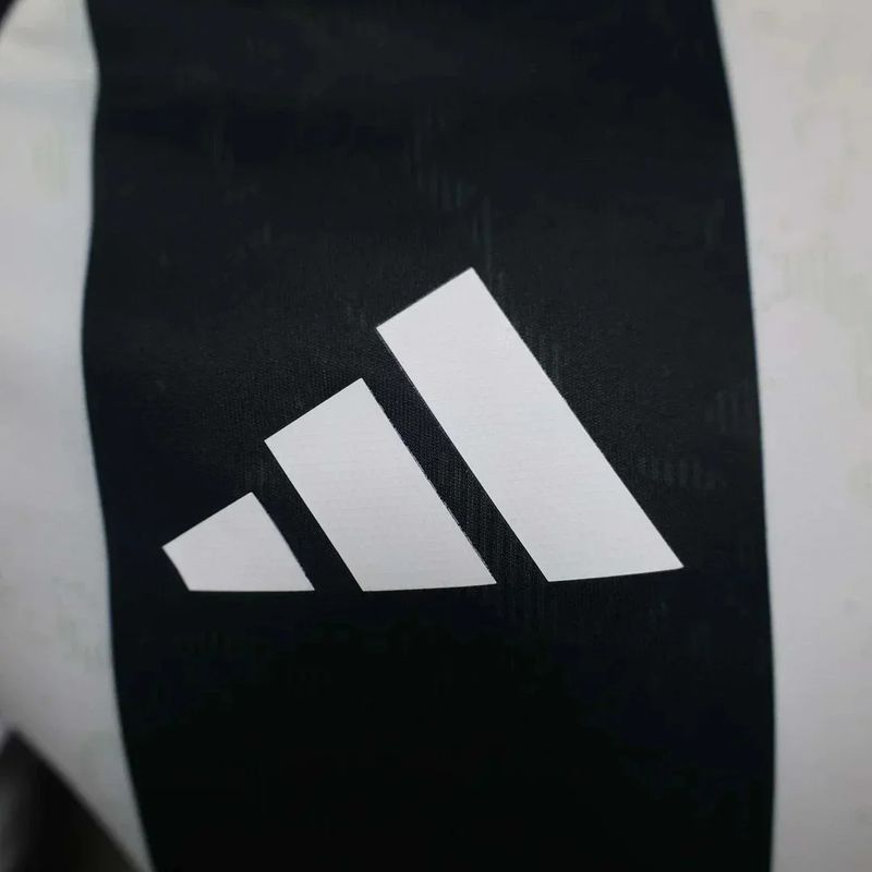 Juventus 2024-2025 home player image 7