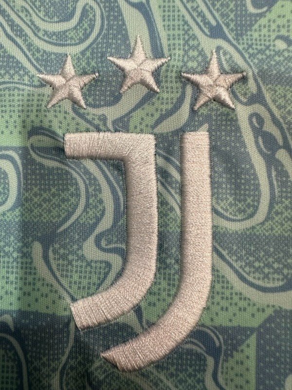 Juventus 2025-2026 away image 5