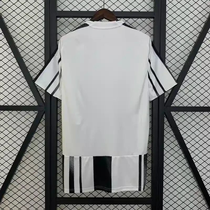 Juventus 2025-2026 home image 2