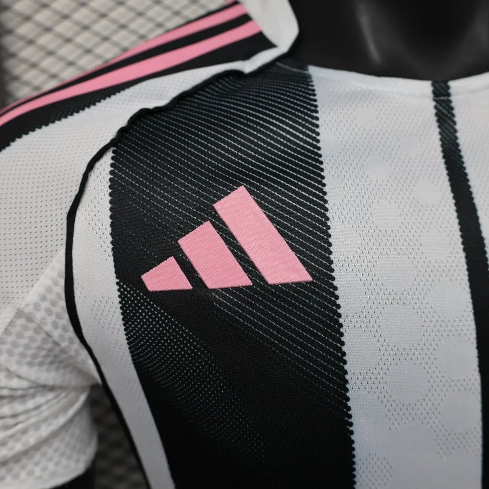 Juventus 2025-2026 home player image 4