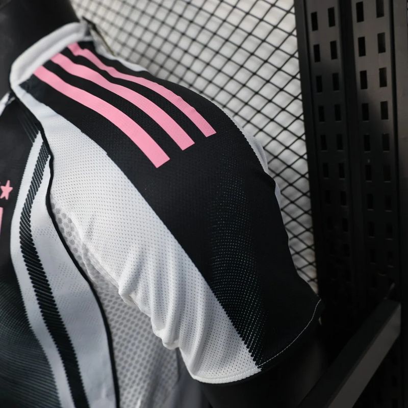 Juventus 2025-2026 home player image 5
