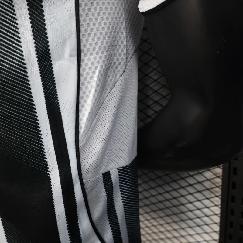 Juventus 2025-2026 home player image 7