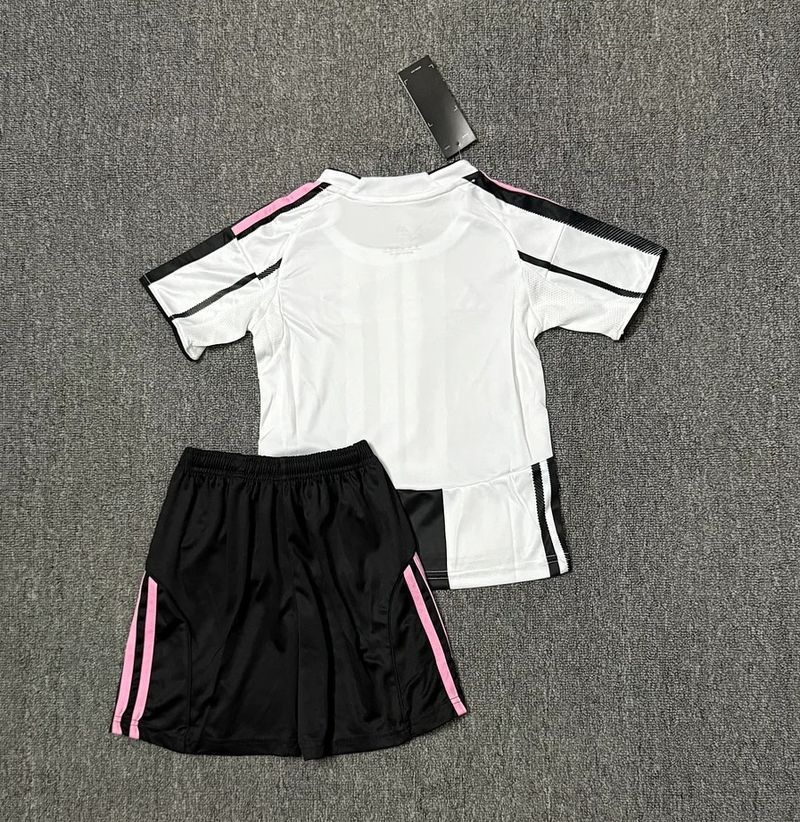 Kids Juventus 2025-2026 home image 2