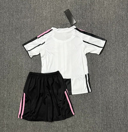 Kids Juventus 2025-2026 home image 2