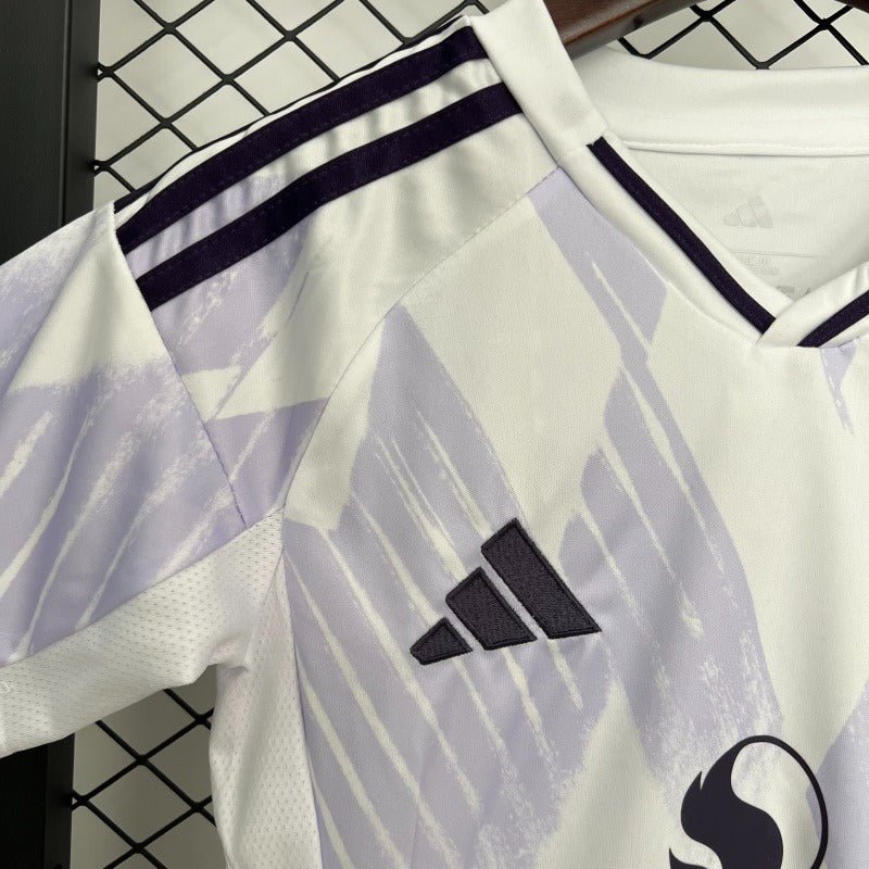 Kids Manchester United 2025-2026 away image 6