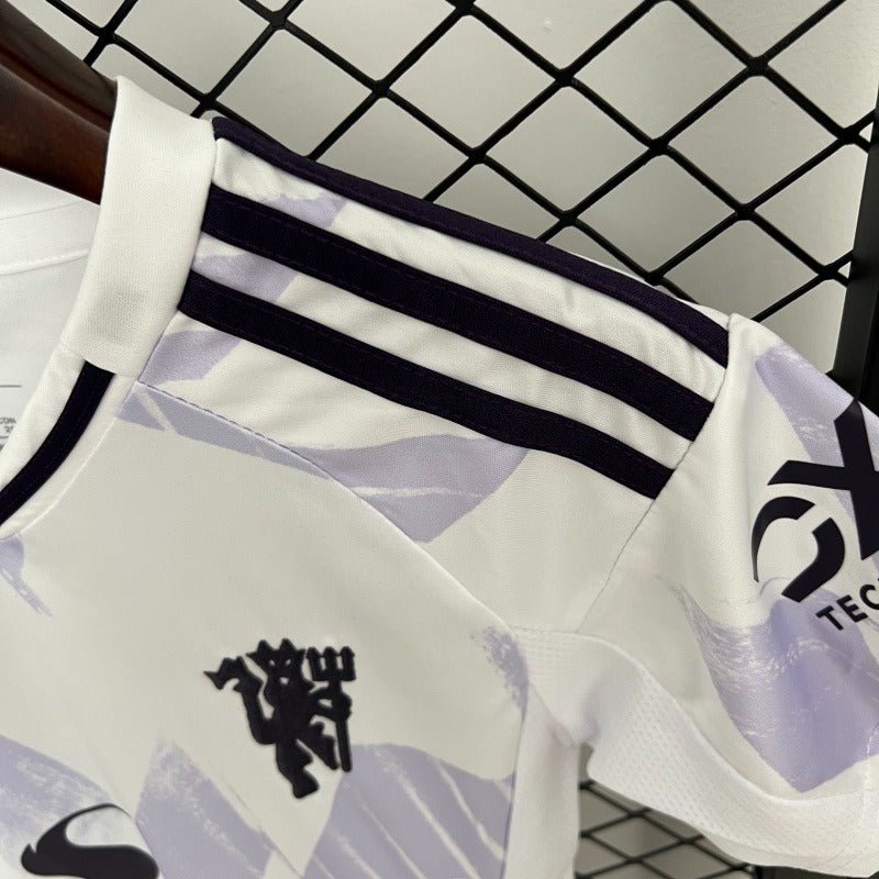 Kids Manchester United 2025-2026 away image 7
