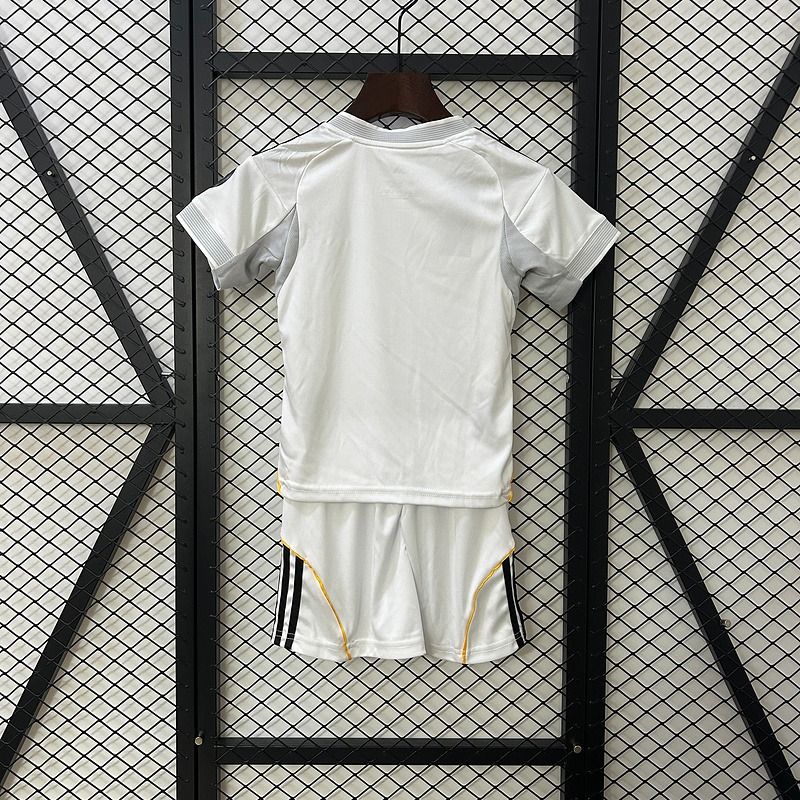 Kids Real Madrid 2025-2026 home image 2