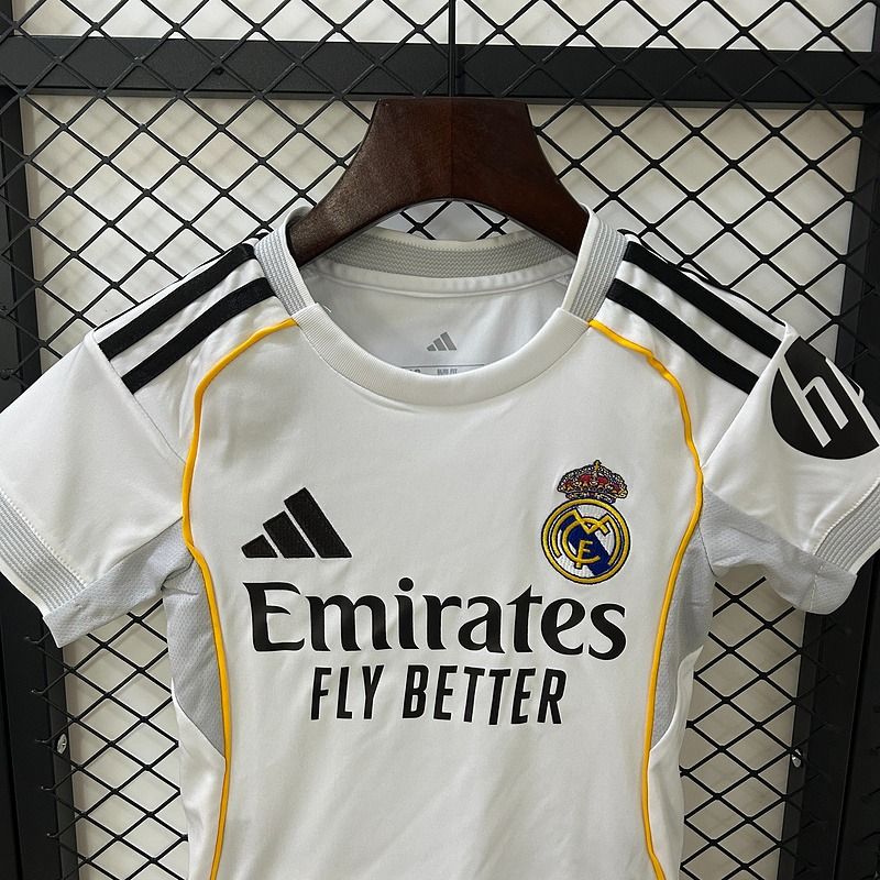 Kids Real Madrid 2025-2026 home image 3