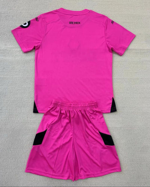 Kids Wolverhampton Wanderers pink GK Jersey image 2