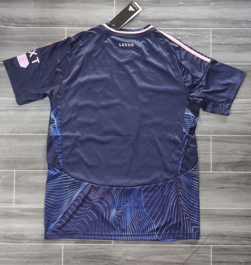 Leeds United 2024-2025 second away image 2