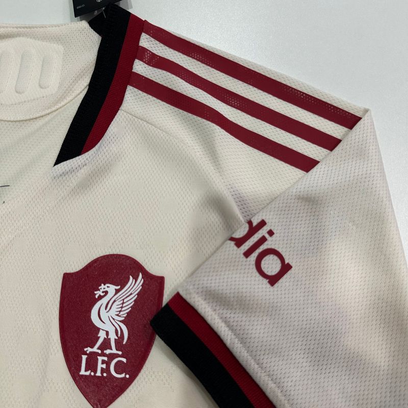 Liverpool FC 2025-2026 away player image 4