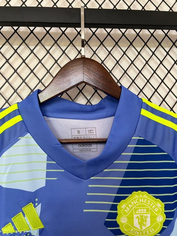 Manchester United 2024-2025 Goalkeeper image 4