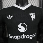 Manchester United 2024-2025 Goalkeeper player image 3