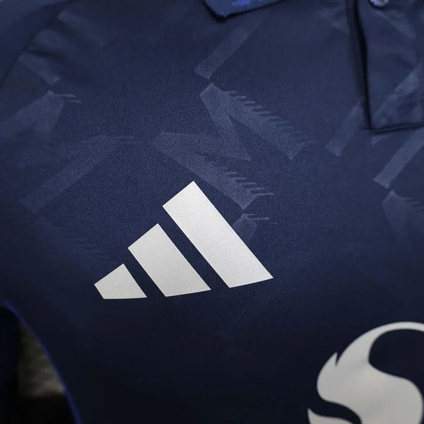 Manchester United 2024-2025 away player image 2