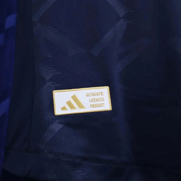 Manchester United 2024-2025 away player image 9