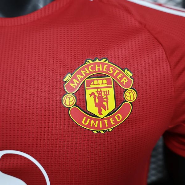 Manchester United 2024-2025 home player image 4