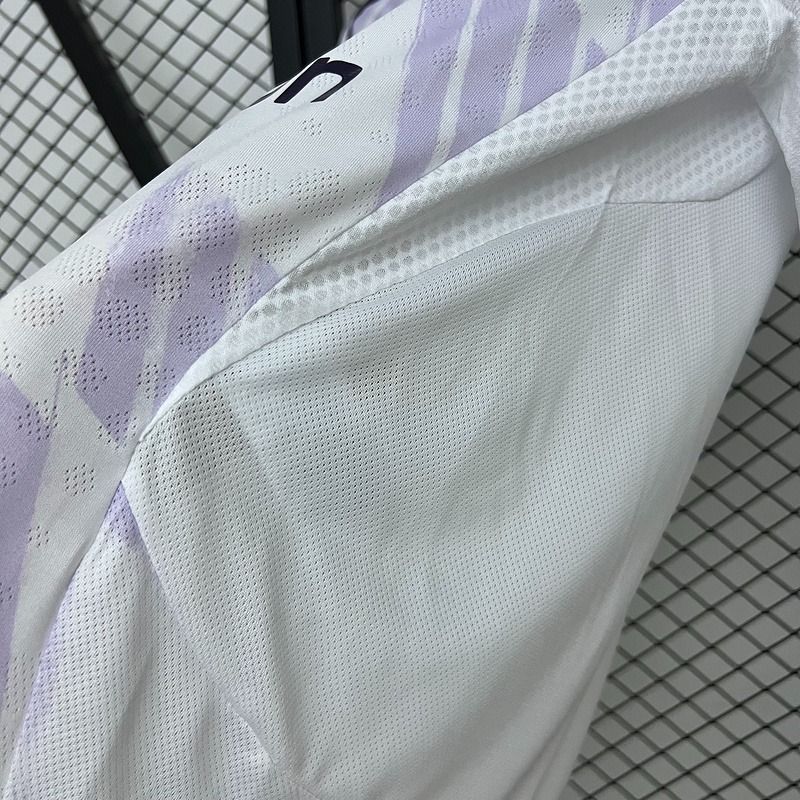 Manchester United 2025-2026 away image 4