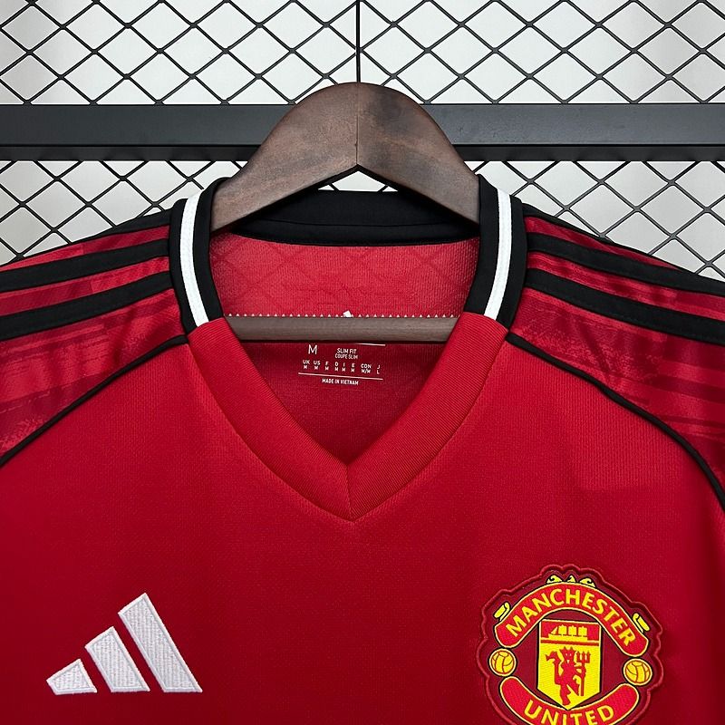Manchester United 2025-2026 home image 3