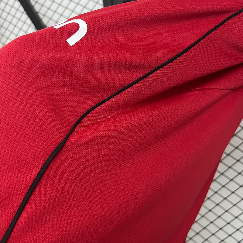 Manchester United 2025-2026 home image 6