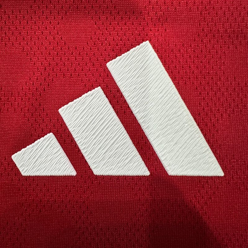 Manchester United 2025-2026 home player image 4