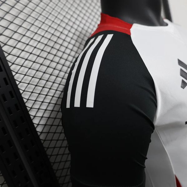 Manchester United 2025-2026 pre-training uniform image 4