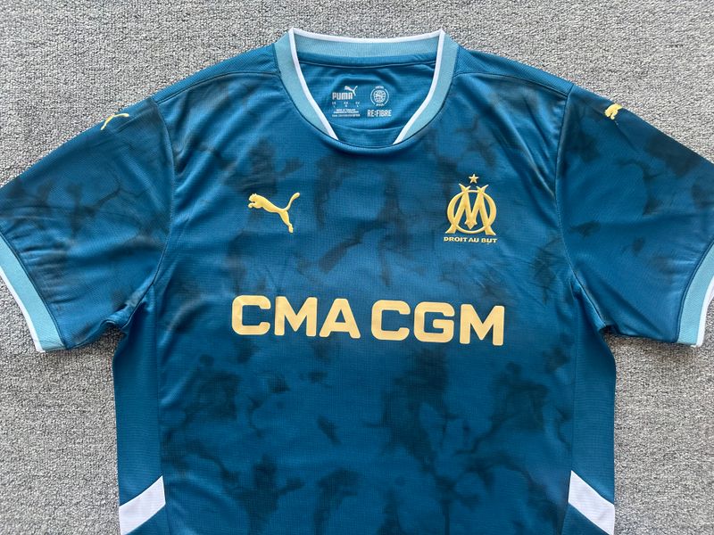 Marseille 2024-2025 away image 3