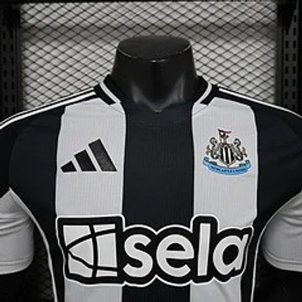 Newcastle United 2024-2025 home player image 3